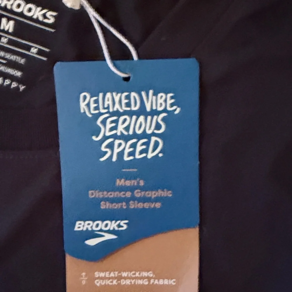 Brooks Black Performance Tee with Yellow Logo Mens NWT Medium - Picture 3 of 6